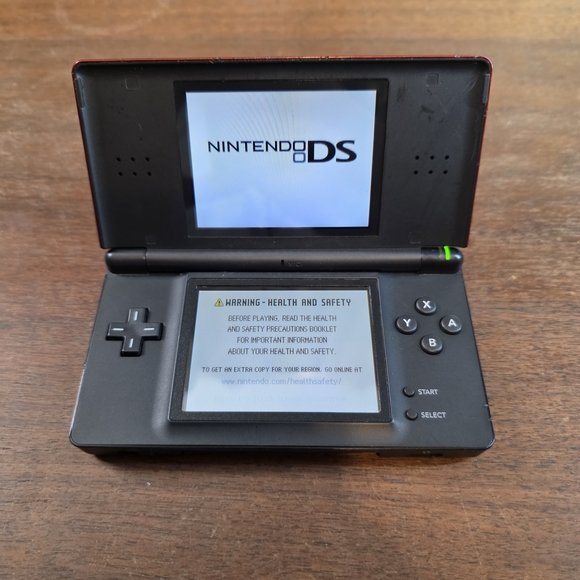 Red Nintendo DS Lite Handheld Console - Picture 2 of 5